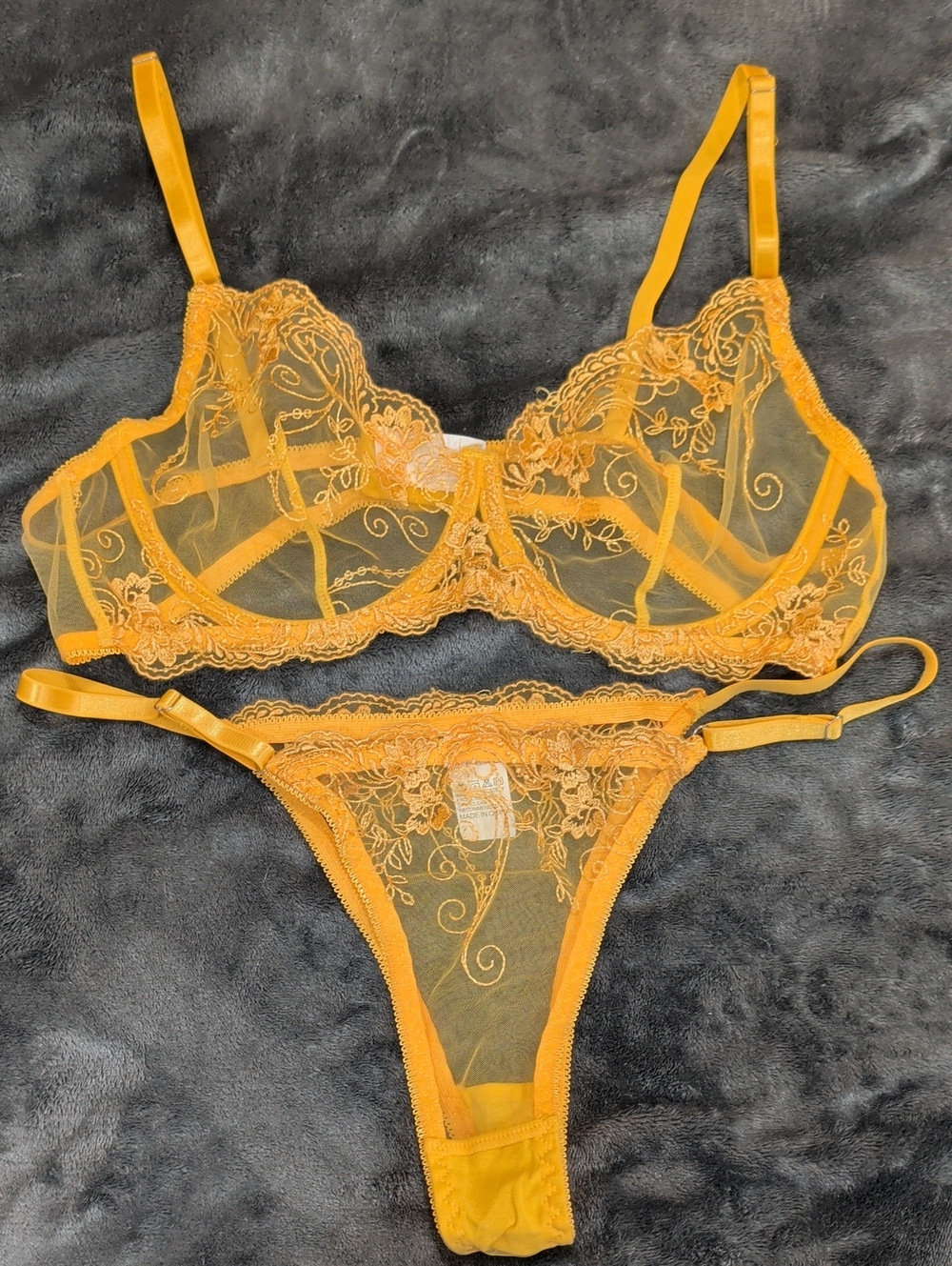 Sheer Lace Underwire Bra & Thong Set - Yellow Size L